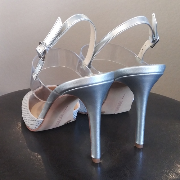 Vince camuto. Pumps - Picture 8 of 16